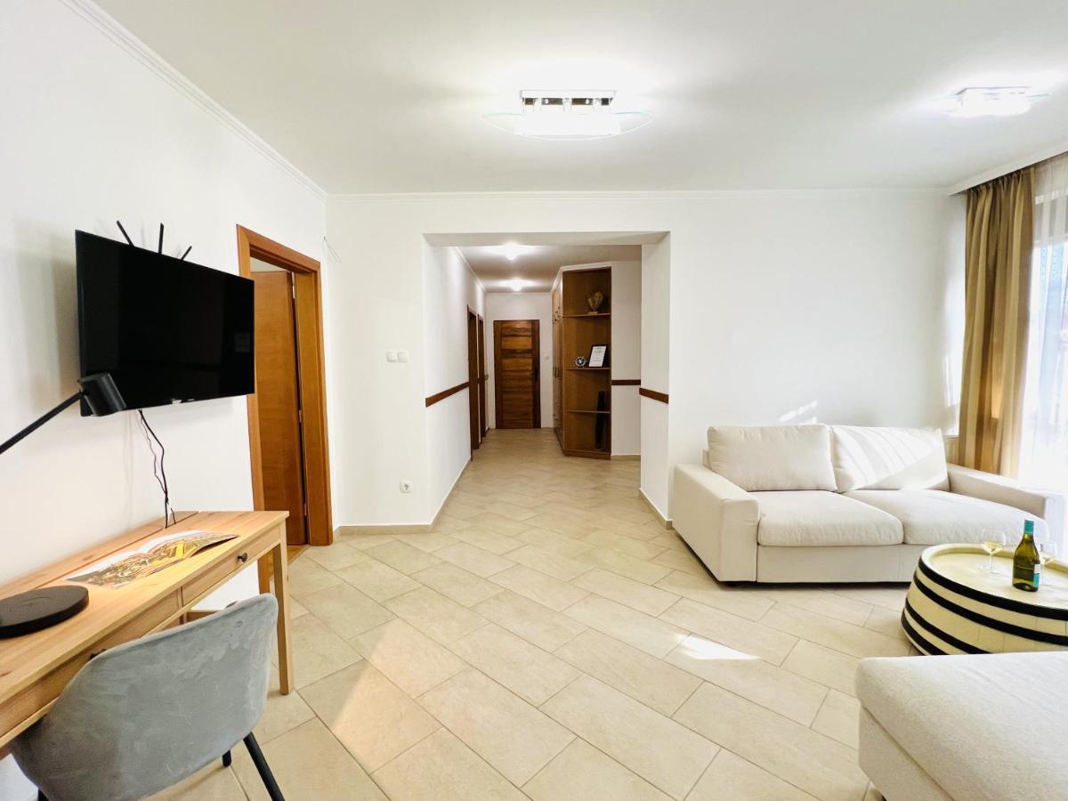 Villa Szofia Veszprem Apartments מראה חיצוני תמונה