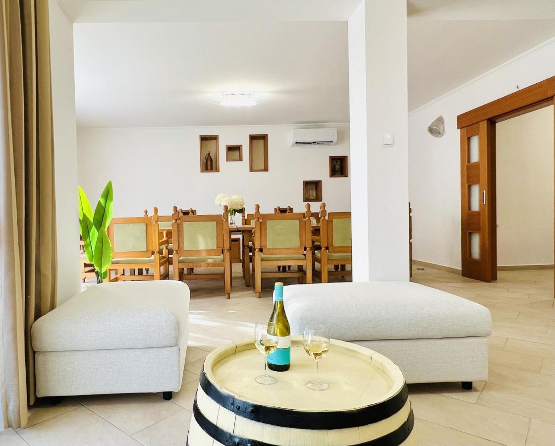 Villa Szofia Veszprem Apartments מראה חיצוני תמונה